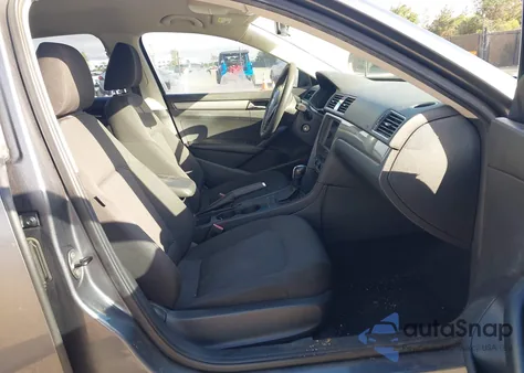 2013 Volkswagen Passat 2.5L S z USA, uszkodzony, nr VIN 1VWAP7A32DC033665